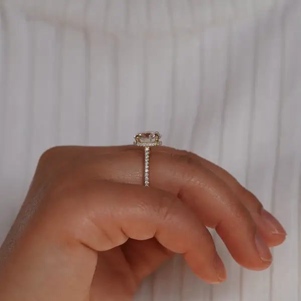 4.5 ct Brilliant round Moissanite with hidden halo and pavé band - Image 10