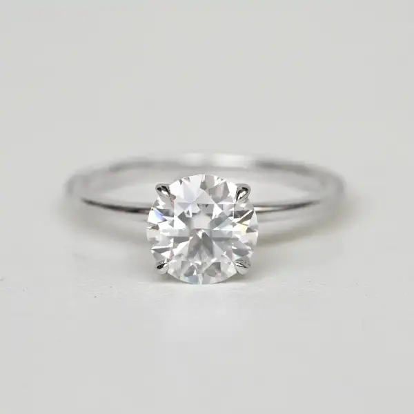 2.5 ct Brilliant round Moissanite with hidden halo - Image 2