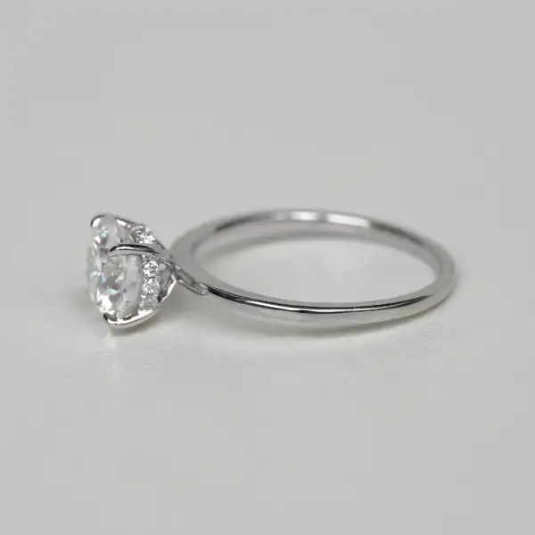 2.5 ct Brilliant round Moissanite with hidden halo - Image 4