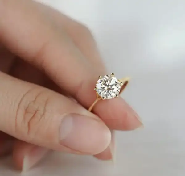 2ct Brilliant round Moissanite