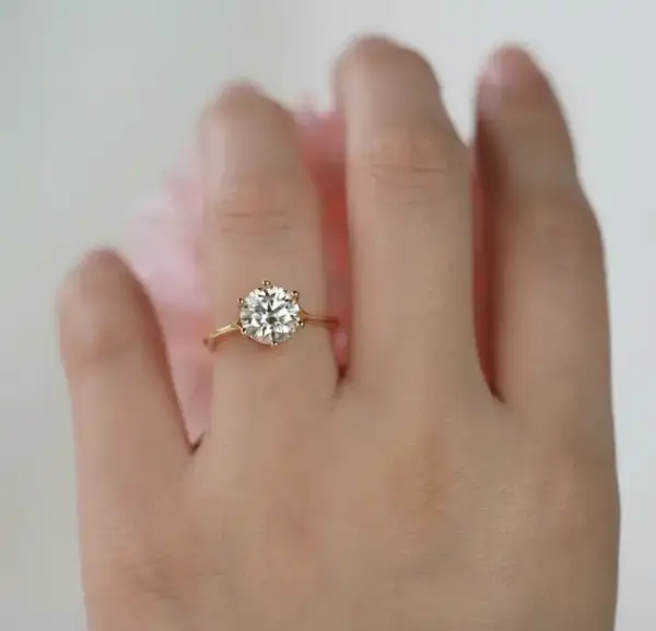 2ct Brilliant round Moissanite