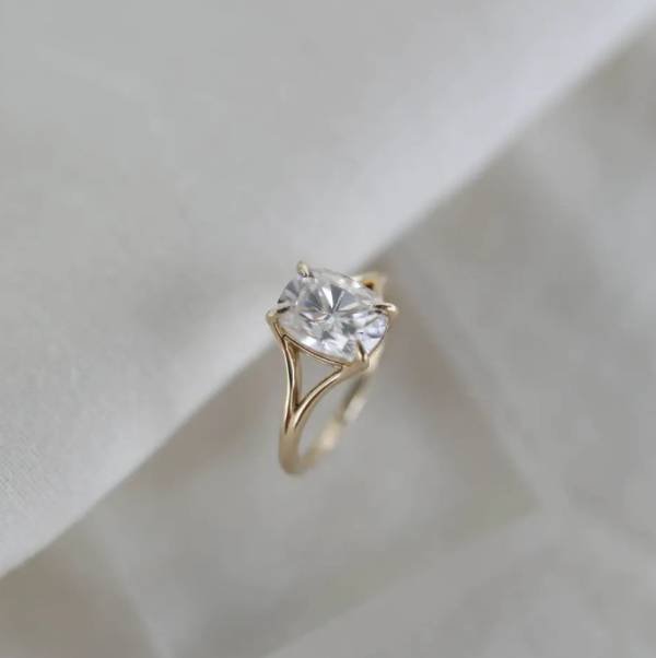 3 Ct 9x7mm Elongated Cushion Moissanite cut with split band - Image 2