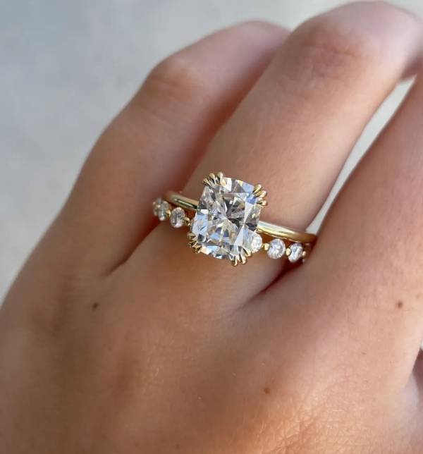 2.5mm Brilliant Round Eternity Moissanite Wedding Band - Image 4