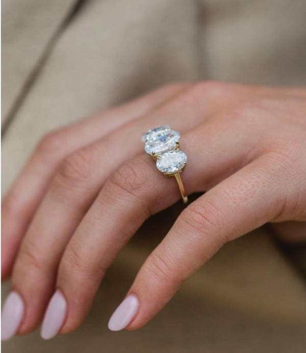 3CT crushed ice hybrid Oval Moissanite band with 2ct each side and double hidden halo Total of 7ct - Image 3