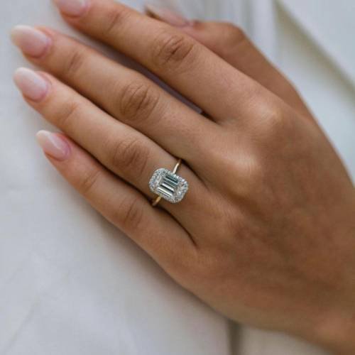 3 ct 10×6.5MM Modern Emerald Moissanite Cut with Halo