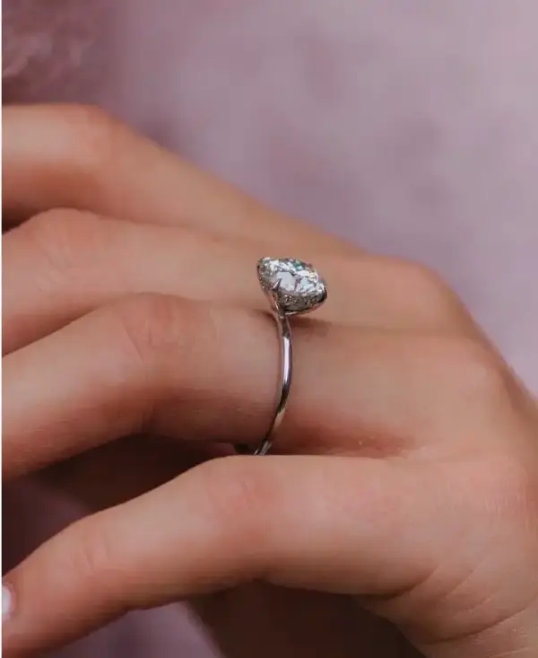 2.5 Ct8.5MM Brilliant Round Moissanite with hidden halo