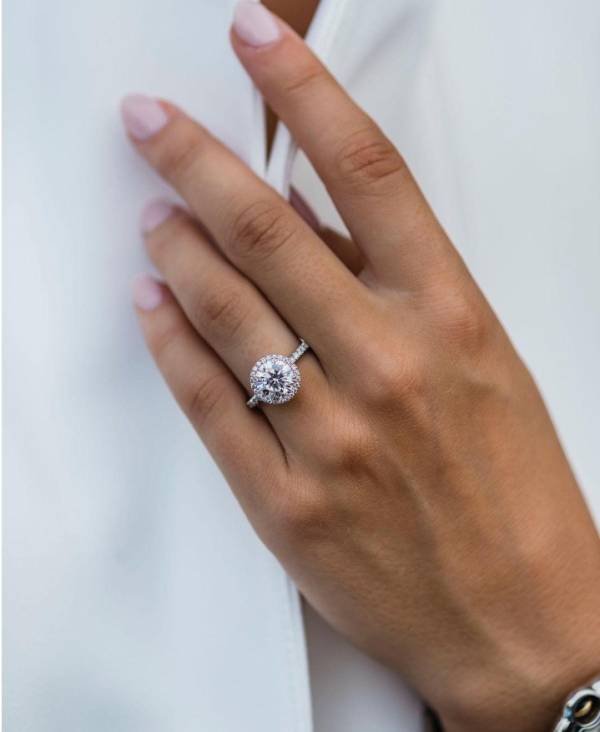2.5CT 8.5MM Round Shape Moissanite with Halo and Pavé Band