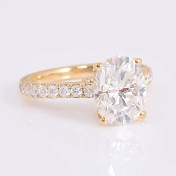 2.0ct Oval Brilliant Cut Moissanite Solitaire Ring - Image 2