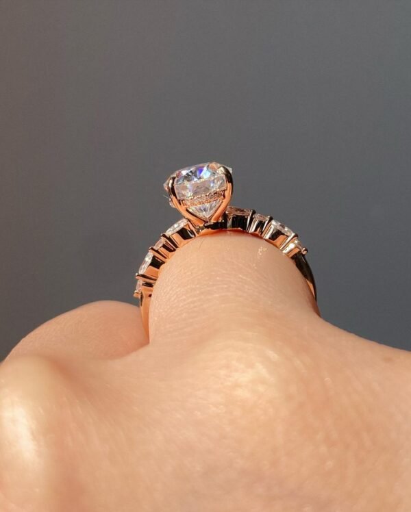 2ct Oval Moissanite with Accent stones - Image 4