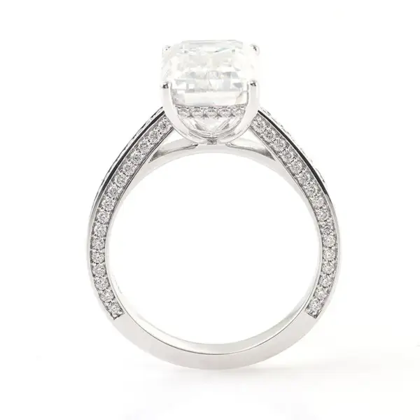 Elegant & Luxurious 10ct Emerald Moissanite Engagement Ring - Image 3