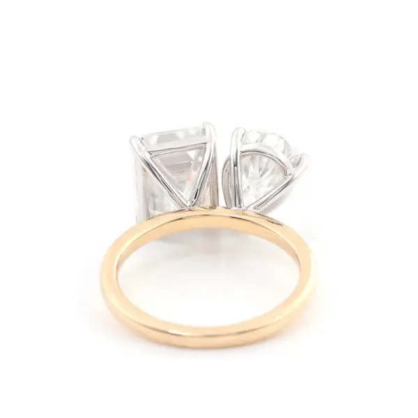 Toi Et Moi 3ct Pear & 4ct Emerald Moissanite Ring - Image 4