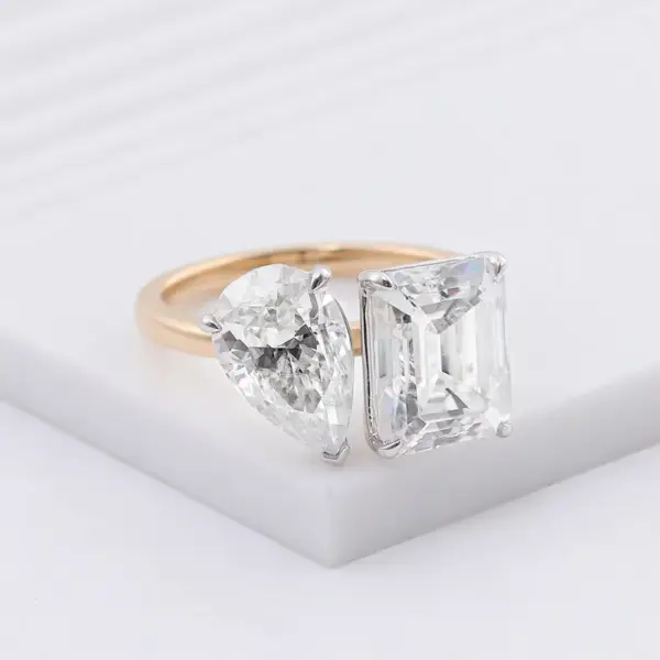 Toi Et Moi 3ct Pear & 4ct Emerald Moissanite Ring - Image 3