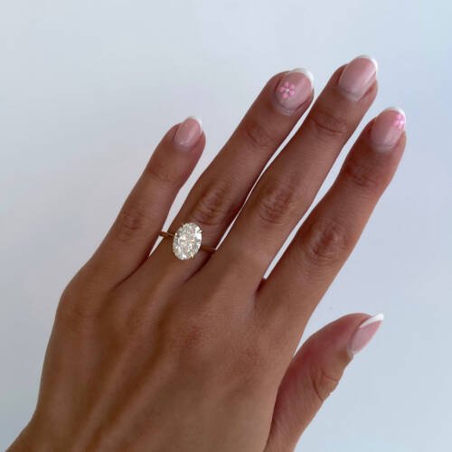 2.5ct 4 claw Oval Moissanite Tapered Cathedral