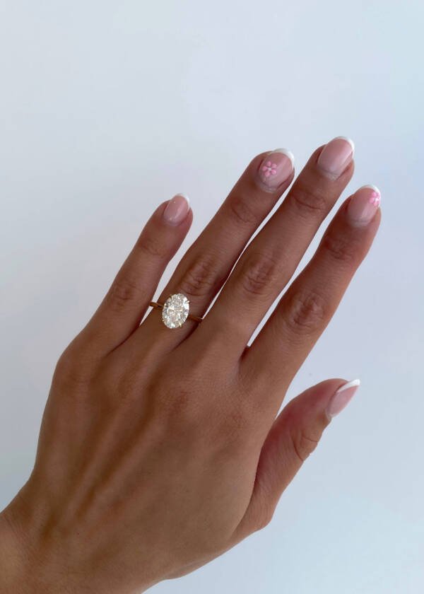 2.5ct 4 claw Oval Moissanite Tapered Cathedral