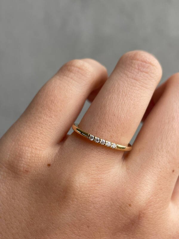 5 Stone Brilliant Round Stacking Band