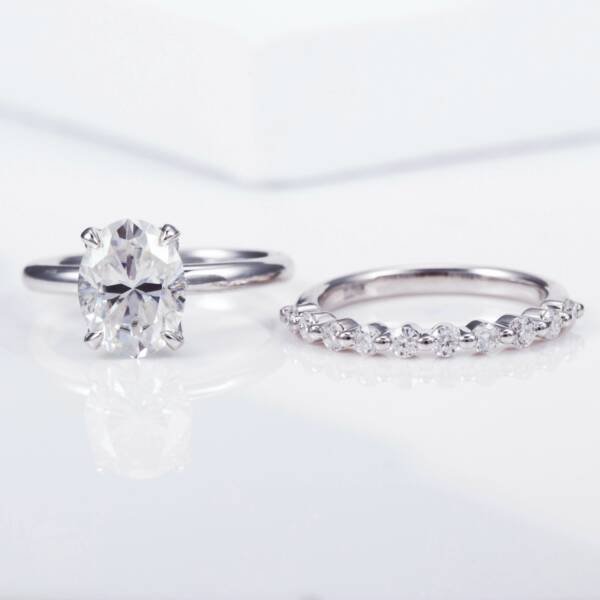 2ct Oval Moissanite Brilliant Cut With Half Eternity Bubble Band Ring Set - Image 5