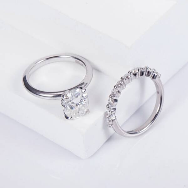 2ct Oval Moissanite Brilliant Cut With Half Eternity Bubble Band Ring Set - Image 4