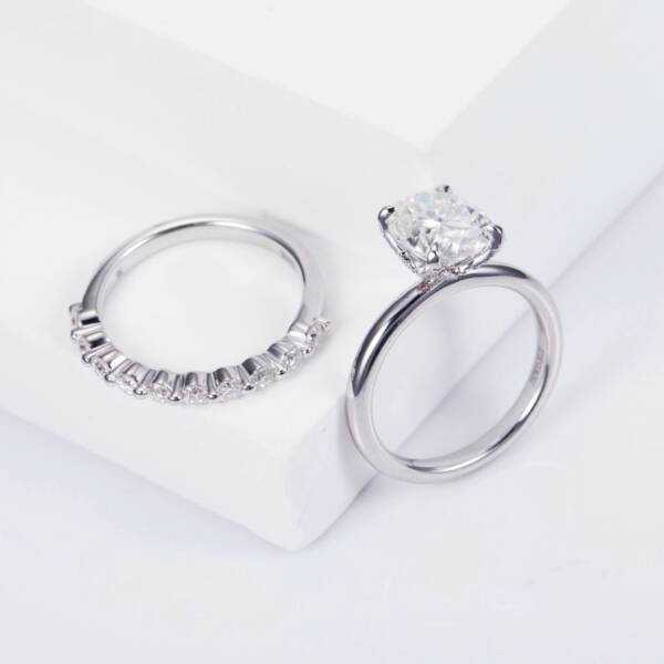 2ct Oval Moissanite Brilliant Cut With Half Eternity Bubble Band Ring Set - Image 3