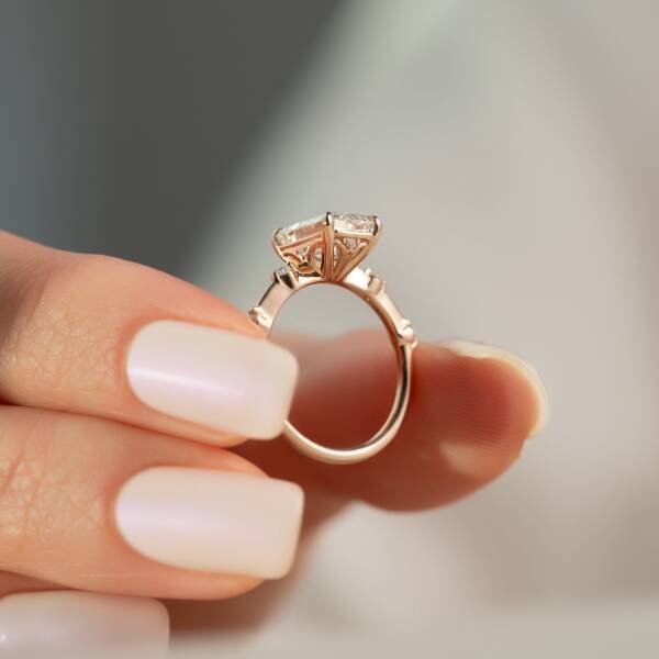 2ct Emerald Moissanite Engagement Ring - Image 4