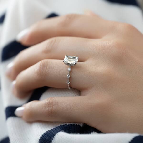 2ct Emerald Moissanite Engagement Ring - Image 3