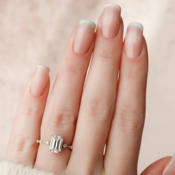 2ct Emerald Moissanite Engagement Ring - Image 5