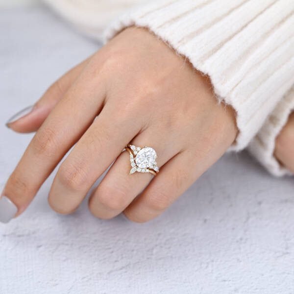 3.0 CT Oval Moissanite Cluster Bridal Ring Set - Image 3