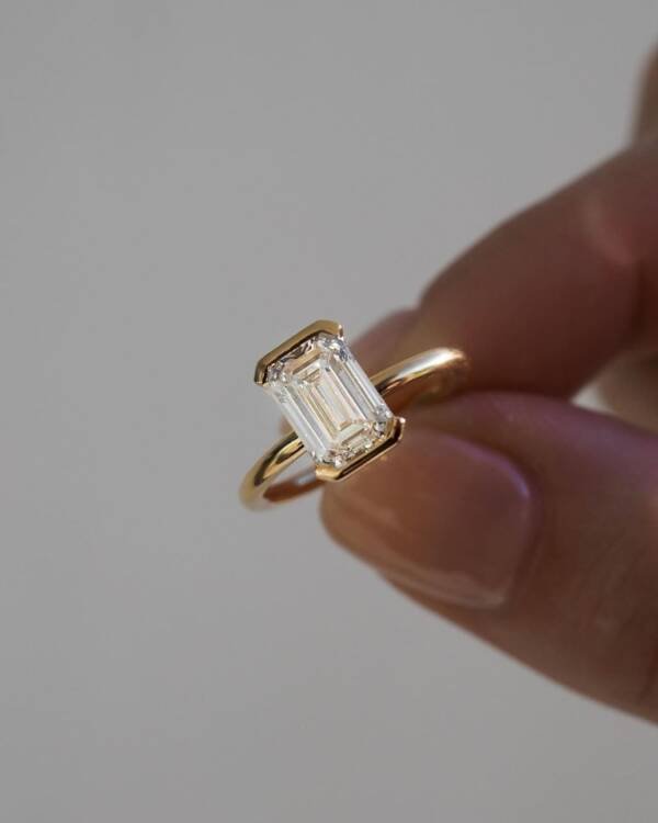 2.07ct Emerald Half Bezel Lab-grown Diamond Engagement Ring - Image 3