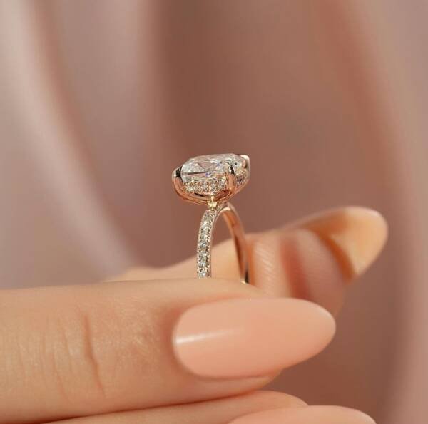 2.5ct Cushion Moissanite Engagement Ring - Image 2