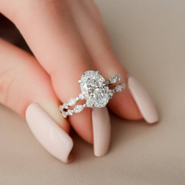 2.0CT-3.0CT Oval Cut Moissanite Halo Eternity Bridal Engagement Ring Set