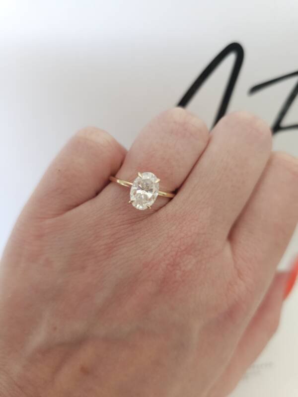 2.5ct Oval Moissanite with hidden halo - Image 6