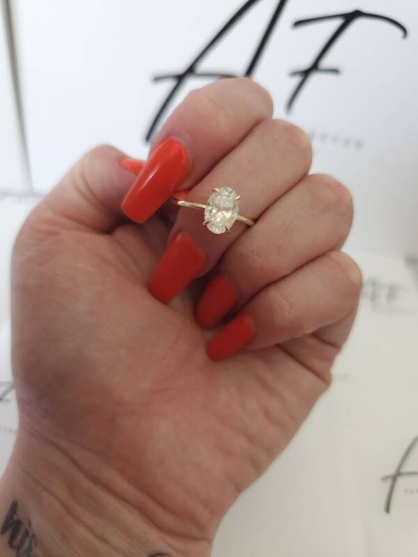 2.5ct Oval Moissanite with hidden halo - Image 5