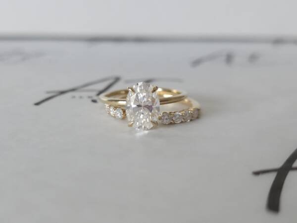 2.5ct Oval Moissanite Engagement Ring With A Matching Open Moissanite Band - Image 10