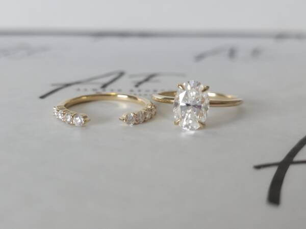 2.5ct Oval Moissanite Engagement Ring With A Matching Open Moissanite Band - Image 9