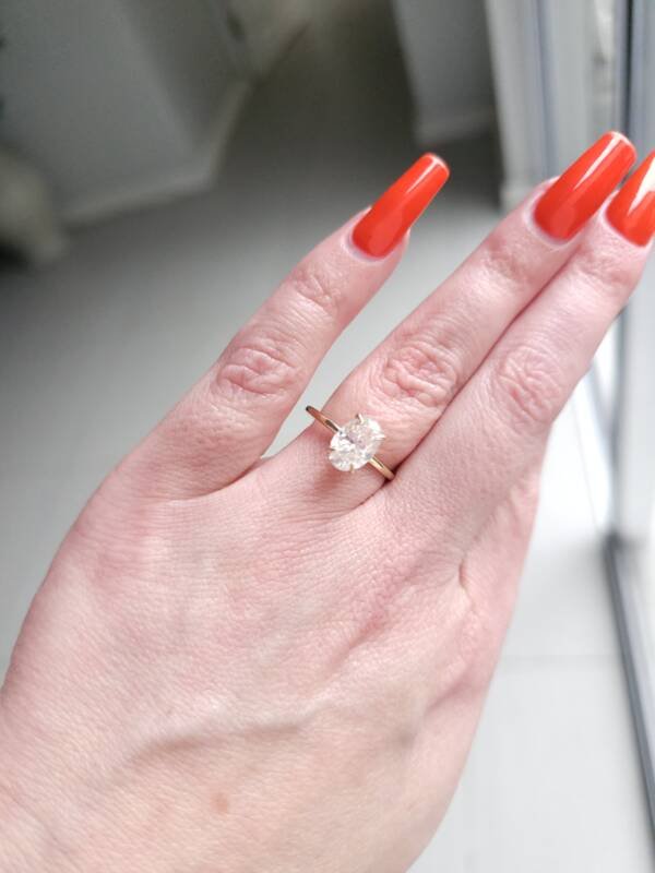 2.5ct Oval Moissanite with hidden halo - Image 2