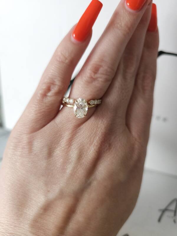 2.5ct Oval Moissanite Engagement Ring With A Matching Open Moissanite Band - Image 8