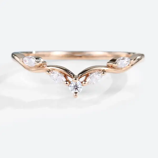 Brilliant Round Moissanite Curved Detailed Band