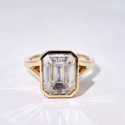 5ct Emerald Moissanite In A Bezel With A Split Shank