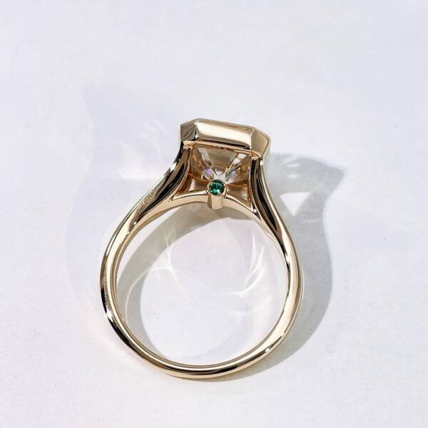 5ct Emerald Moissanite In A Bezel With A Split Shank - Image 4