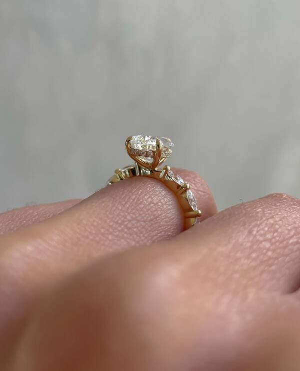 2.34ct Pear Lab-grown Diamond Engagement Ring - Image 3
